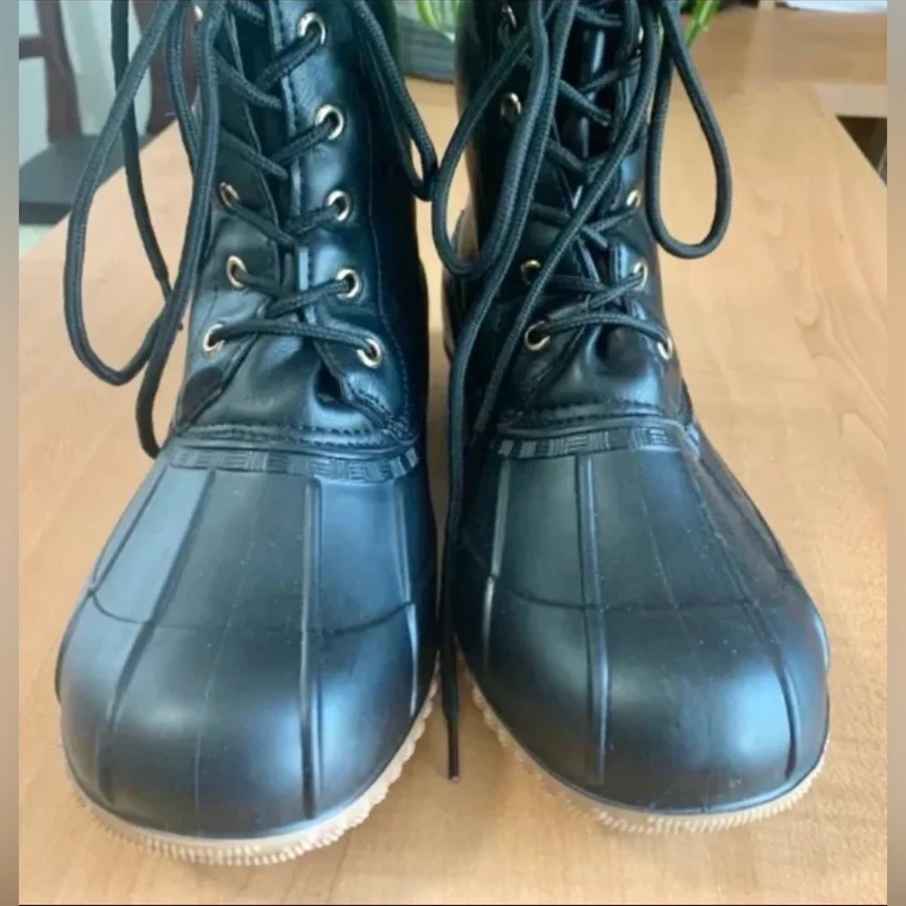 New Justfab woman’s duck boots size 8 1/2 shoes